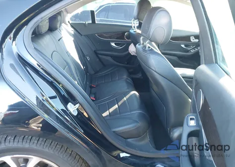 2016 Mercedes-Benz C 300 4Matic из США, поврежденный, VIN 55SWF4KB4GU135054